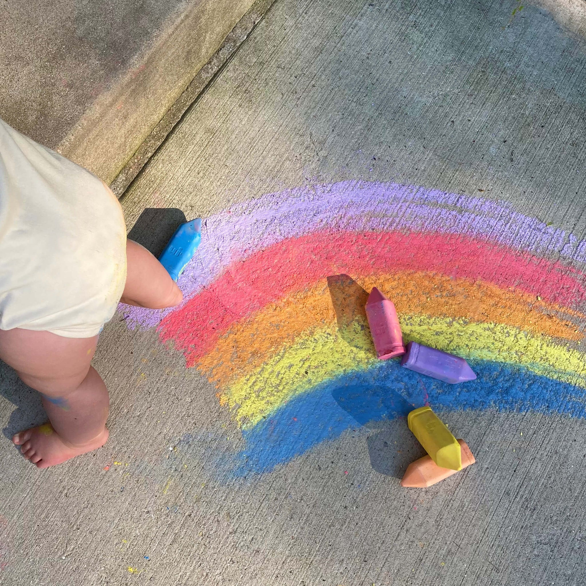 Eco-Friendly and Non-Toxic Washable Chalk Sticks for Artistic Kids
